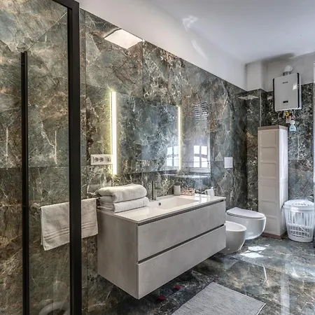 Vatican Roumanis Luxury