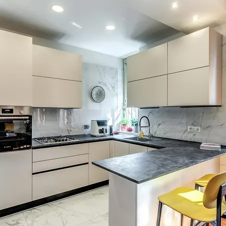 Vatican Roumanis Luxury Apartment *