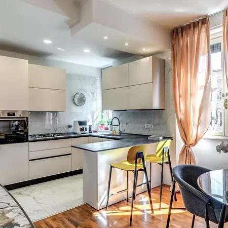 Vatican Roumanis Luxury Apartment